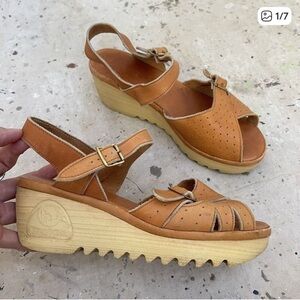 Vintage 70’s Cherokee Tan Leather Wedge Heel Platform Sandals Size 7